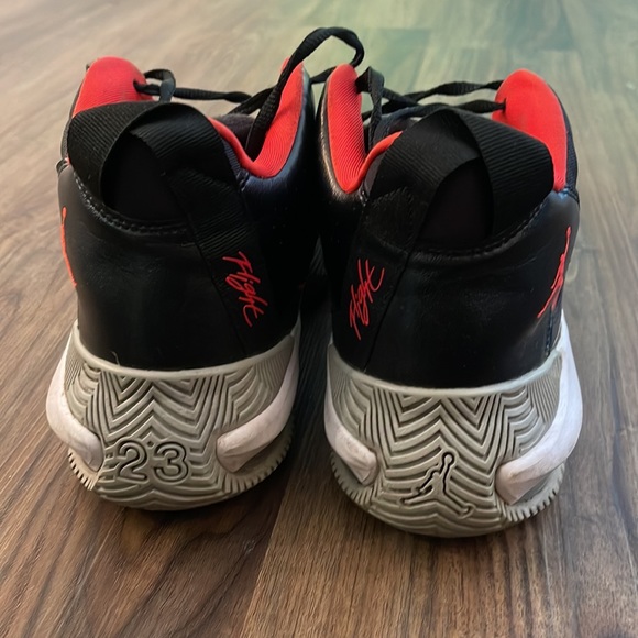 Jordan Stay Loyal - Picture 4 of 7